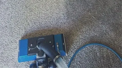 Zipper wand cleaning a carpet